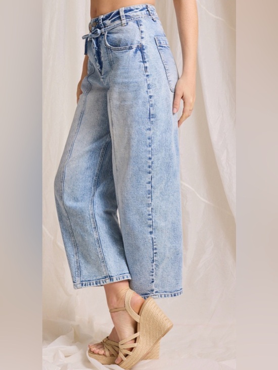 Altar’d State Connor Barrel Jeans Light Wash Size 8 High Rise Trendy Denim - Picture 3 of 11